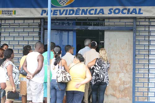 Governo cria comitê para discutir repasses do INSS a municípios