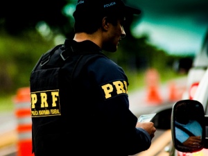 Em Alagoas, equipes da PRF registram 12 acidentes e três mortes no feriadão