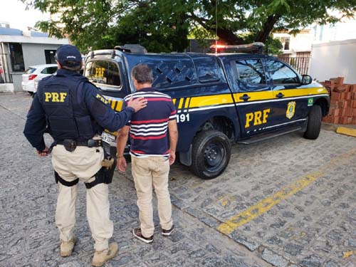 PRF flagra 26 condutores embriagados e prende seis durante fim de semana em Alagoas