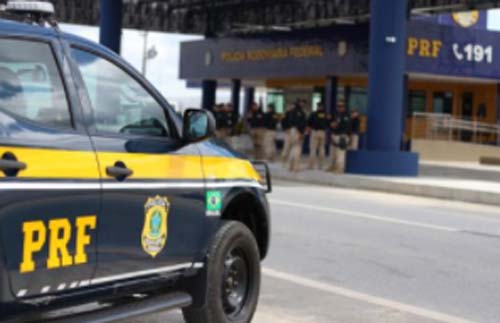 PRF em União dos Palmares identifica criança viajando desacompanhada dos pais em van