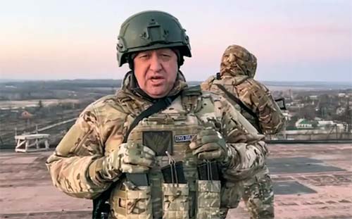 Líder mercenário suspende motim e interrompe marcha a Moscou