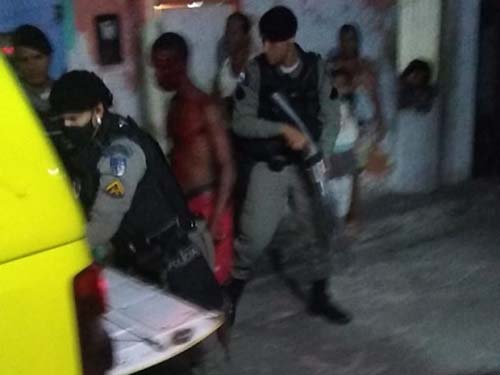 Homem é preso após ser flagrado estuprando criança no Barro Vermelho em Penedo