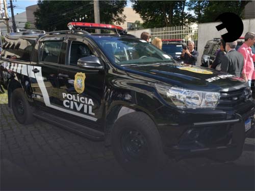 Dois homens morreram após tiroteio com a polícia na Colônia Leopoldina; O carro da polícia capotou e os soldados ficaram feridos