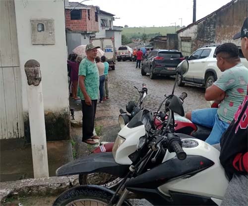 Mulher é presa em flagrante suspeita de ter matado filho de 21 dias