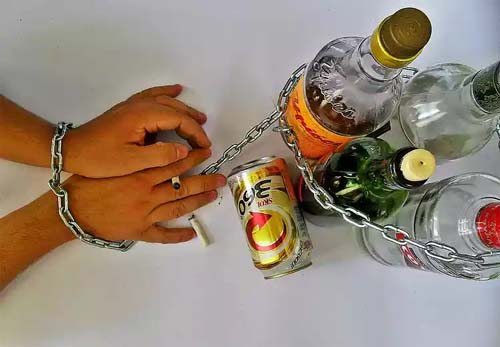 'Eu acordava e a primeira coisa que fazia era ir para o bar', diz participante do AA