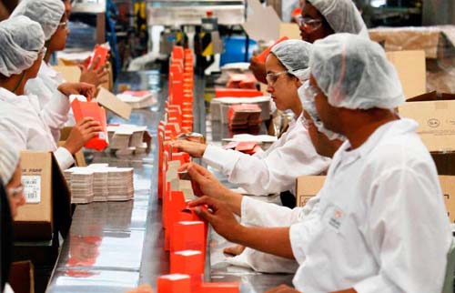 Produção industrial sobe 0,8% em agosto após 3 meses de queda, aponta IBGE