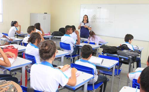 Professor: edital que amplia carga horária de 20 para 30 horas sai em fevereiro