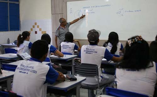 Salário-base de professores de AL pode ter aumento de até 50%