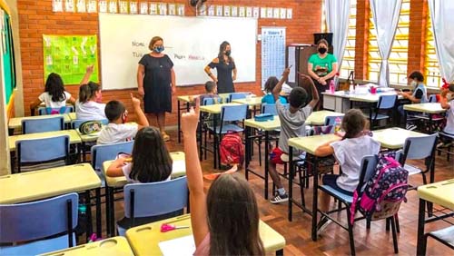 Professores saem mais preparados da faculdade quando fazem cursos presenciais, e não à distância, opinam docentes