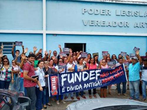 Profissionais da educação em Olivença se mobilizam para pedir a Câmara de Vereadores que convença Prefeitura a reabrir negociação salarial