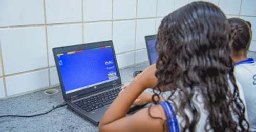 Edital para empresas participarem do programa Escolas Conectadas acaba na próxima terça