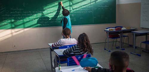 'O que determina a qualidade da educação é a pedagogia, não a tecnologia', diz professor de Columbia