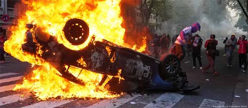 Protestos de aposentados na Argentina terminam em confronto com a polícia e prisões