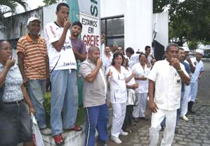 Hospital do Açúcar paga salários, mas trabalhadores continuam em greve 