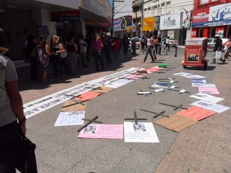 Mulheres vão às ruas do Centro para protestar contra a violência