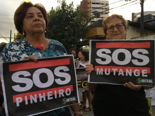 Moradores do Pinheiro, Bebedouro e Mutange protestam pelas ruas de Maceió