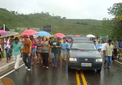 Santana Mundaú realizam protesto; dois anos sem casas, asfalto, escolas e postos de saúde