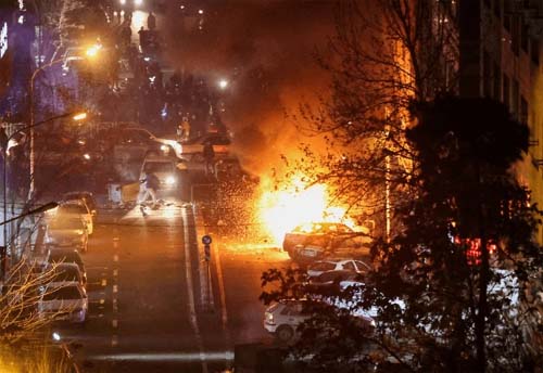 Número de vítimas fatais nos protestos no Irã ultrapassa 5 mil, revela fonte oficial