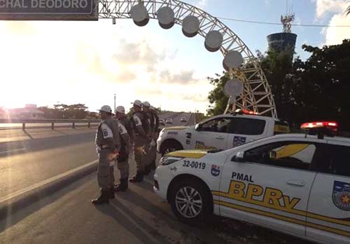 Taxistas cancelam protesto e aguardam reunião no Tribunal de Justiça