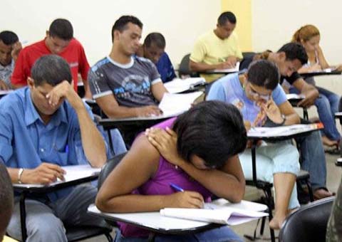 Secretária de Educação anuncia realização de exames supletivos para o início de 2012.