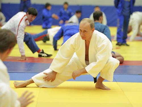 Federação Internacional de Judô suspende Putin como presidente honorário