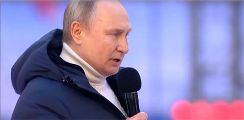 Putin some de repente, no meio de discurso exibido pela televisão