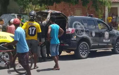 PM prende acusado de matar namorada a facadas em Palmeira