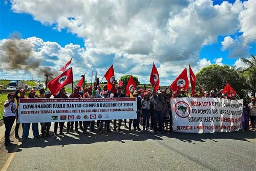 MST fecha rodovias em Alagoas cobrando reforma agrária em terras do Grupo João Lyra