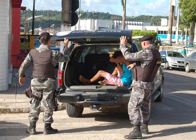 PM recupera veículo roubado e prende quadrilha em São Miguel dos Campos