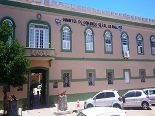 Servidores começam a deixar Quartel Geral da Polícia Militar, que ameaça desabar