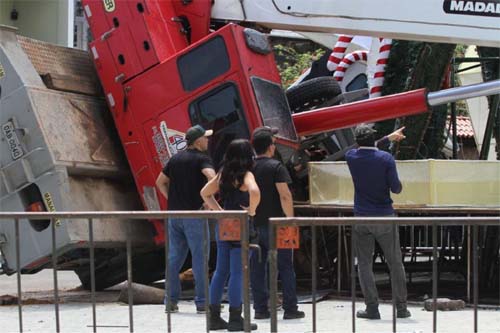 Acidente durante montagem de árvore de Natal provoca uma fatalidade e três feridos em Manaus