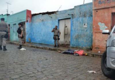 Acusado em vários roubos de moto, jovem é executado com tiros na cabeça e costas 