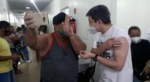 Randolfe é abordado por apoiador do presidente e diz que CPI ‘vai prender Jair Bolsonaro’