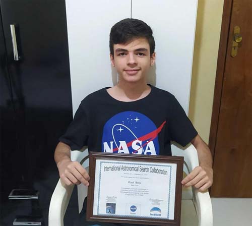 Brasileiro de 12 anos descobre dois asteroides e recebe certificado da NASA