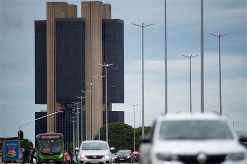 Redução do IPI de ‘carro popular’ é alívio para indústria e novo revés a locadoras