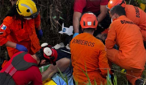 Homem de 53 anos é resgatado é resgatado pelo Corpo de Bombeiros após  cair em ribanceira em Capela