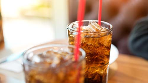 Veja o que acontece aos seus rins quando bebe refrigerantes todos os dias