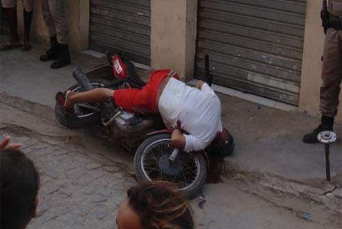 Motoqueiros assassinam jovem com vários tiros em Inhapi 