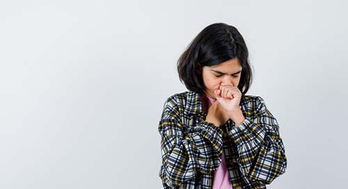 Regurgitação não é o único sintoma de refluxo; aprenda a identificar