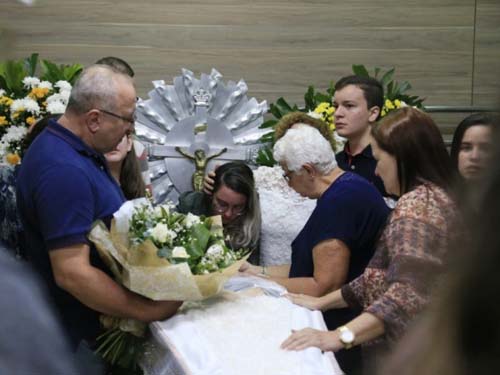 Corpo do radialista Reinaldo Cavalcante é sepultado em Maceió