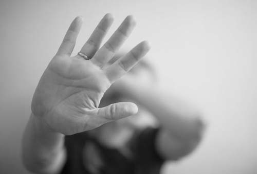 8 relatos impactantes sobre como um relacionamento abusivo pode machucar