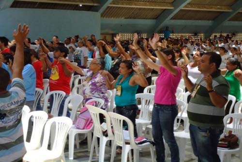 Longe da folia, religiosos aproveitam feriado em retiros e congressos