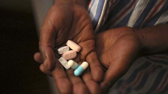 Dona de patente que barra genérico contra hepatite C promete desconto