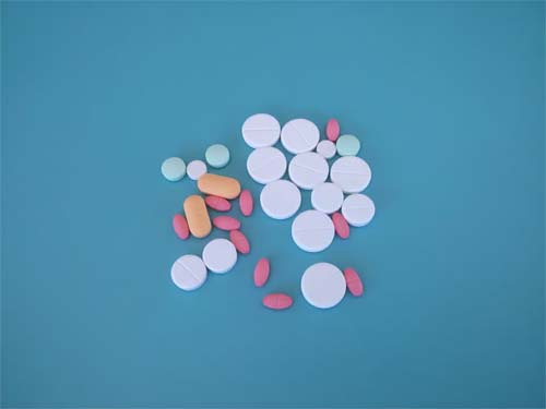 Medicamentos podem influenciar risco de demência, aponta revisão de estudos