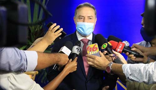 Governador sanciona leis que reestruturam as carreiras do funcionalismo - salário de março já traz novos valores