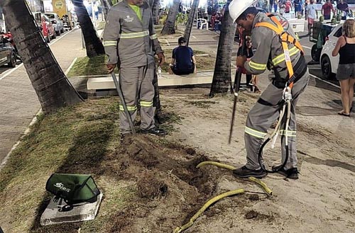 Iluminação de Natal é religada em trechos da orla após tentativas de furto de energia