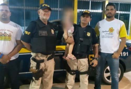 PRF resgata, em São Sebastião, criança de um ano que havia sido sequestrada pelo pai em São Paulo