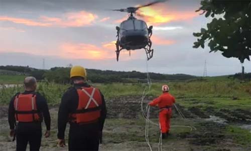 Idoso é resgatado por helicóptero após ficar ilhado no Rio Paraíba, em Capela