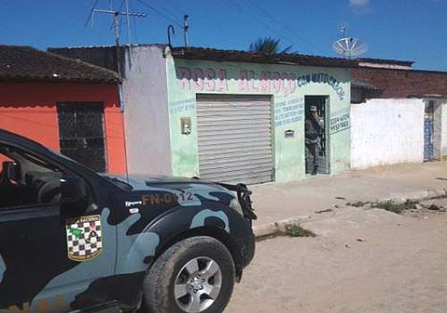 Adolescente é baleado e morre em restaurante