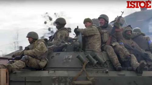 Tropas ucranianas retomam cidade e são recebidos com festa pela população